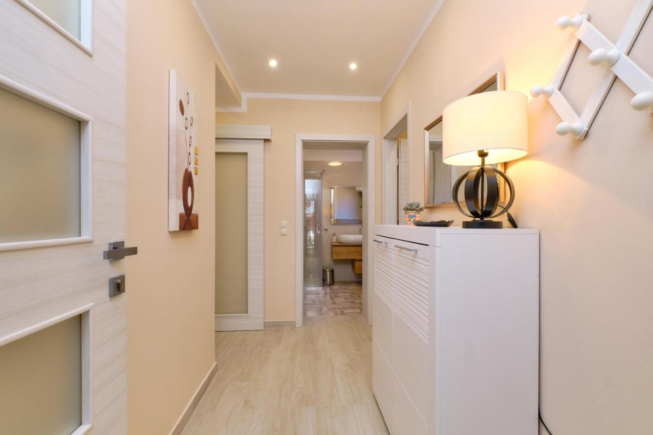 Apartments With A Parking Space Mali Losinj Exterior photo